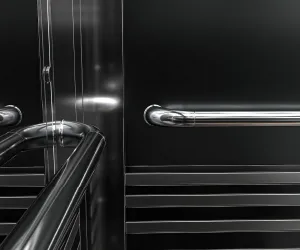 Krom, bronz, gold ve füme renk seçenekleriyle atölyede anında üretilebilen asansör küpeşte ve tutunma kolu sistemi